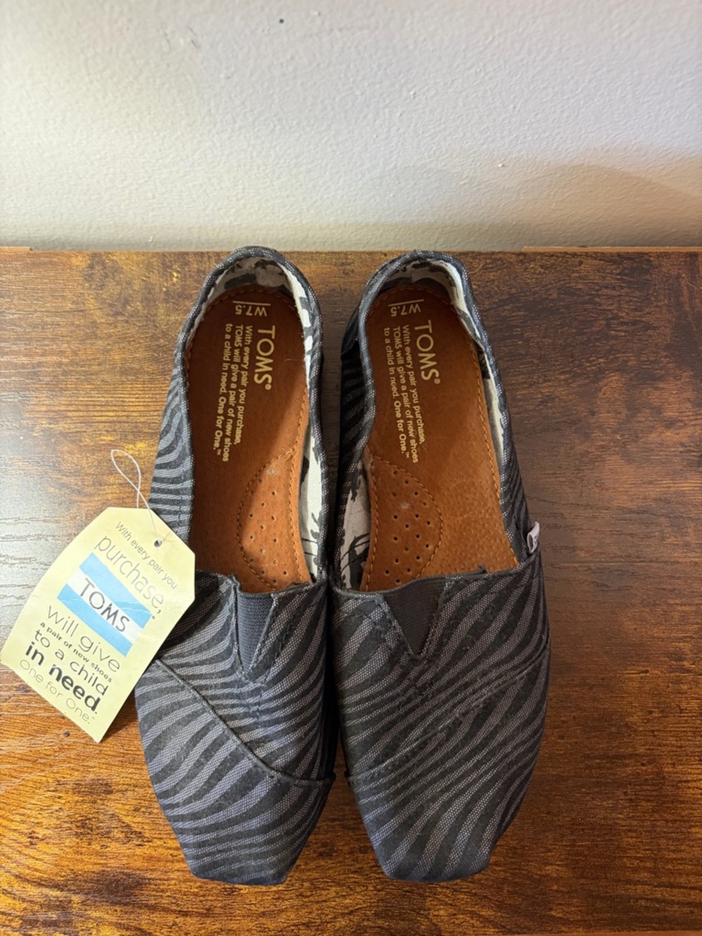 TOMS Black Gray Zebra Print Slip-On Shoes Women’s Size 7.5 Casual Comfort Flats
